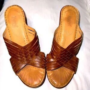 Women's Born Wedge Sandal. Size 8 Medium Brown. Used.